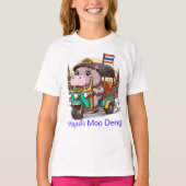 Het Tuk-Tuk Adventure Shirt van Moo Deng (Voorkant)