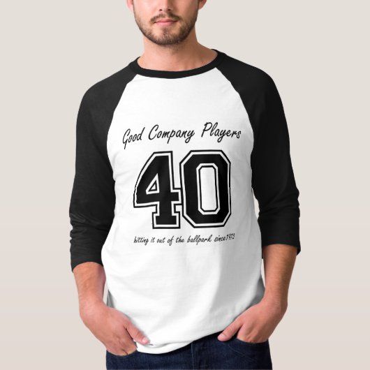 Het uit het t-shirt van het ballpark trekken (Voorkant)