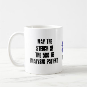 Het uitrekken van de 500 lb dialysepatiënt kan koffiemok