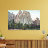 Het Uitzicht Meadows van de kathedraal van Rocks Canvas Afdruk (Insitu (Woonkamer))
