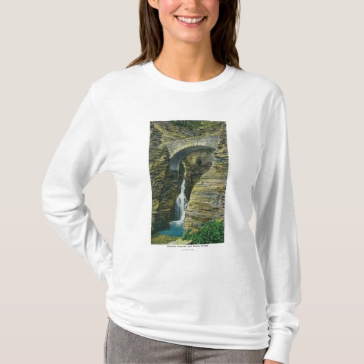 Het Uitzicht van de Brug van de ingang Cascade en  T-shirt (Voorkant)