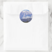 Het Uitzicht van de heuvels en de rook Clouds_ Ronde Sticker (Tas)