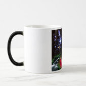 Het universeel bewustzijn is een keihard Kat Magische Mok (Links)