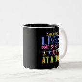 Het veranderen leeft één zitting tegelijkertijd tweekleurige koffiemok (Voorkant rechts)