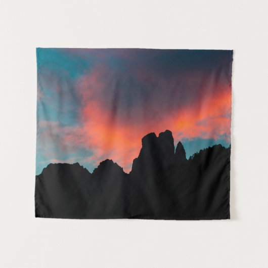 Het verbranden van wolken over de bergen wandkleed (Voorkant (horizontaal))