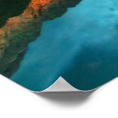 Het verbranden van zonsondergang over de bergen in poster (Hoek)