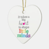 Het vergt een GROTE HART aan Vorm Kleine MUNDELEN- Keramisch Ornament (Links)