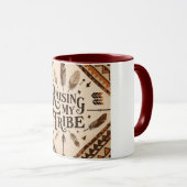 Het verhogen van mijn Tribe Moederdag Mok (Voorkant rechts)