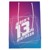 Het verjaardagsfeestje van de coole jongen medium cadeauzakje (Achterkant)