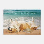 Het versoepelen van Welsh Corgi op het strand Deurmat (Voorkant)