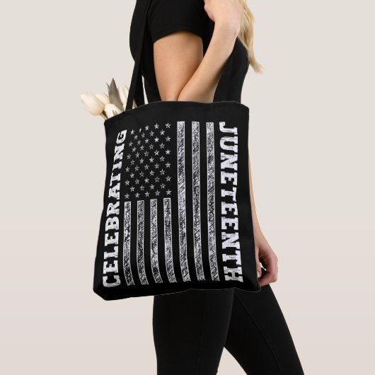 Het vieren van de 19e Amerikaanse Vlag Cool Tote Bag (Dichtbij)