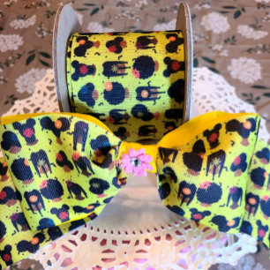 Het vieren van kapsels van Afro-Amerikaanse meisje Grosgrain Lint