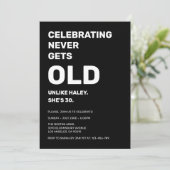 Het vieren van Never Gets Old Funny 30th Birthday Kaart (Staand voorkant)