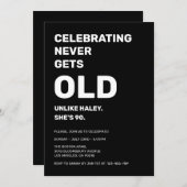 Het vieren van Never Gets Old Funny 90th Birthday Kaart (Voorkant / Achterkant)