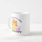 Het vieren van onze 28e Jubileum cadeau Koffiemok (Voorkant links)