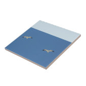 Het vliegen met de blauwe hemel houdt vrije glijvl tegeltje (Zijkant)