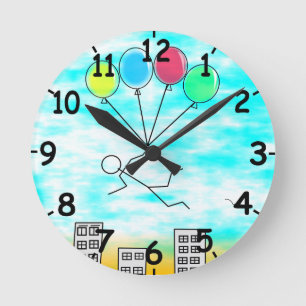 Het vliegen over de stad met ballonnen ronde klok