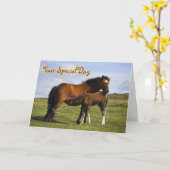 Het Voeden van de Merrie van het pony de Kaart (Gele Bloem)