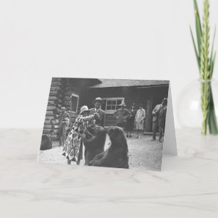 Het voeden van de vrouw draagt kaart