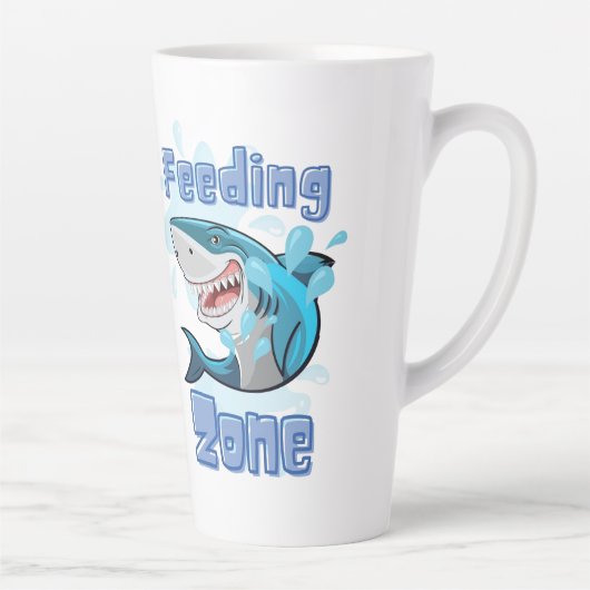 HET VOEDEN ZONEHAAI, CARTOON STIJL LATTE MOK (Rechts)