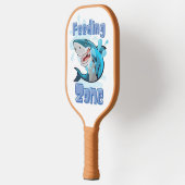 HET VOEDEN ZONEHAAI, CARTOON STIJL PICKLEBALL PADDLE (Links)