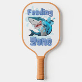 HET VOEDEN ZONEHAAI, CARTOON STIJL PICKLEBALL PADDLE (Achterkant)