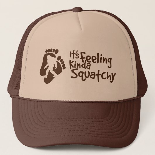 Het voelt Kinda Squatchy Trucker Hat Trucker Pet (Voorkant)