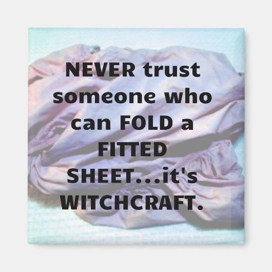 Het vouwen van een Hoeslaken is Witchcraft magneet (Voorkant)