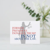 Het vroegere President Trump is niet boven de wet Briefkaart (Staand voorkant)