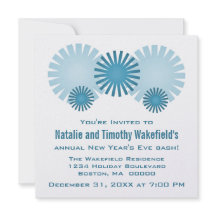 Het Vuurwerk van de terugkeer nieuwjaarsdag nodigt