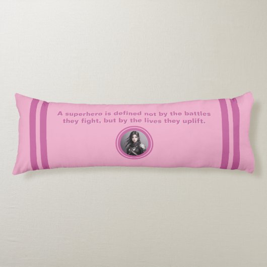 Het ware leven van een superheld versterken lichaamskussen (Voorkant)