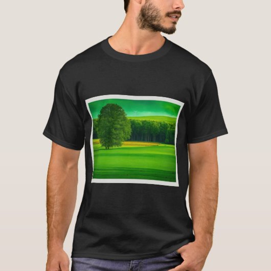 Het weelderige Groenland met Majestic Green Tree T-shirt (Voorkant)