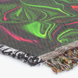 Het weerspiegelen van gekromde rode slagen op groe deken