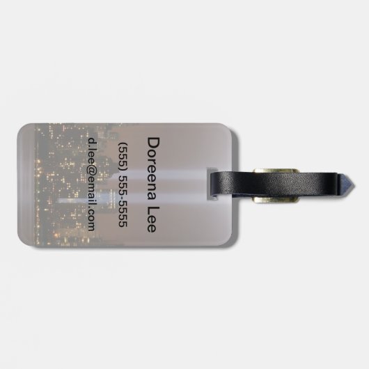 Het wereldhandelscentrum in New York in het licht. Bagagelabel (Achterkant horizontaal)