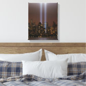 Het wereldhandelscentrum in New York in het licht. Canvas Afdruk (Insitu (Slaapkamer))