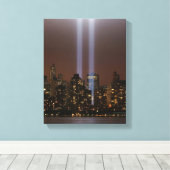 Het wereldhandelscentrum in New York in het licht. Canvas Afdruk (Insitu (Houten vloer))