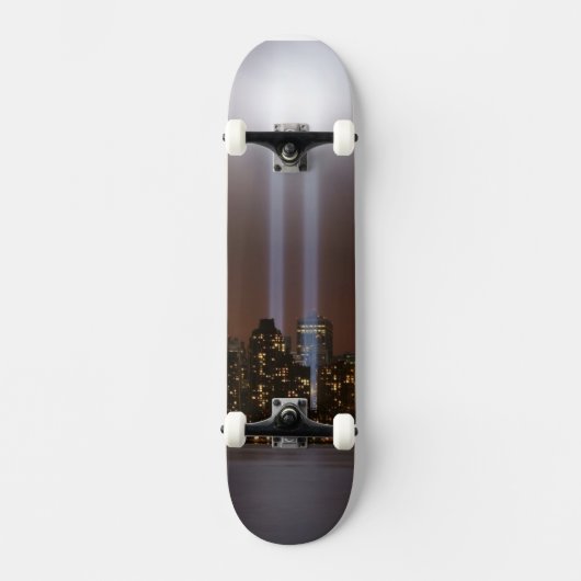 Het wereldhandelscentrum in New York in het licht. Skateboard (Voorkant)