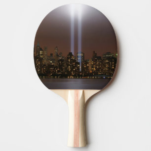 Het wereldhandelscentrum in New York in het licht. Tafeltennisbatje