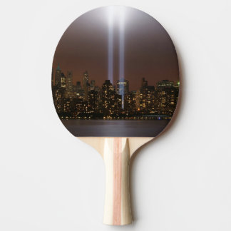 Het wereldhandelscentrum in New York in het licht. Tafeltennisbatje