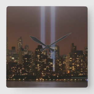Het wereldhandelscentrum in New York in het licht. Vierkante Klok