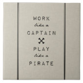 Het werk als een toneelstuk als een piraat tegeltje (Voorkant)