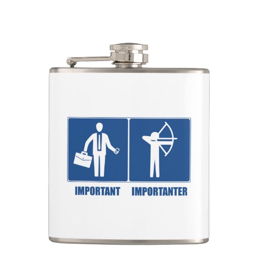 Het werk is belangrijk, Archery is belangrijk Heupfles (Voorkant)