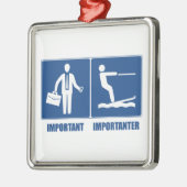 Het werk is belangrijk, het kiemen van water is be metalen ornament (Links)