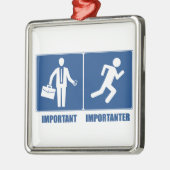 Het werk is belangrijk, het lopen is belangrijk metalen ornament (Links)