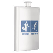 Het werk is belangrijk, het Skien is belangrijk Heupfles (Rechts)