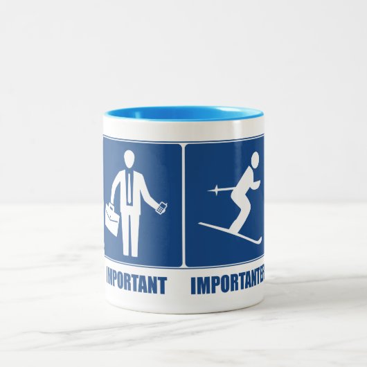 Het werk is belangrijk, het Skien is belangrijk Tweekleurige Koffiemok (Center)