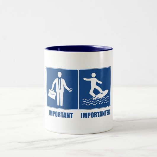 Het werk is belangrijk, het surfen is belangrijk tweekleurige koffiemok (Center)