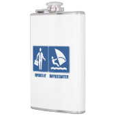 Het werk is belangrijk, het windsurfen is belangri heupfles (Links)