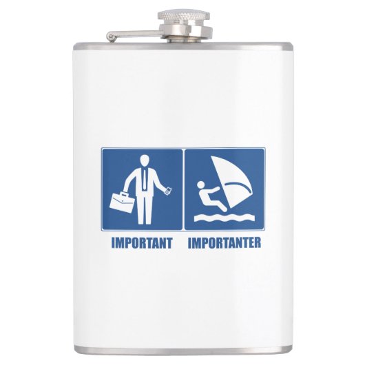 Het werk is belangrijk, het windsurfen is belangri heupfles (Voorkant)