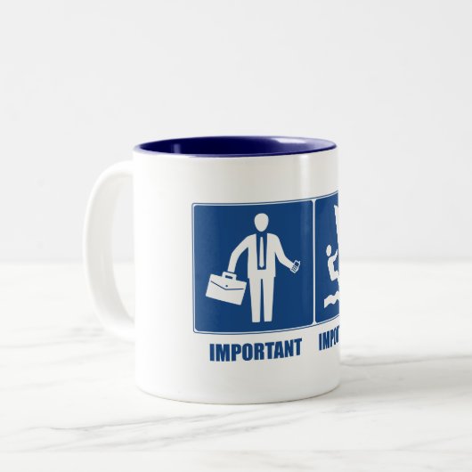 Het werk is belangrijk, het windsurfen is belangri tweekleurige koffiemok (Voorkant links)